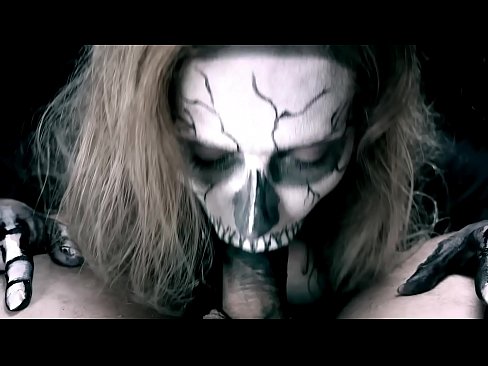 ❤️ Demon girl zuigt pik met haar zwarte mond en slikt sperma. ️ Super sex at us ❌️ ❌️❤